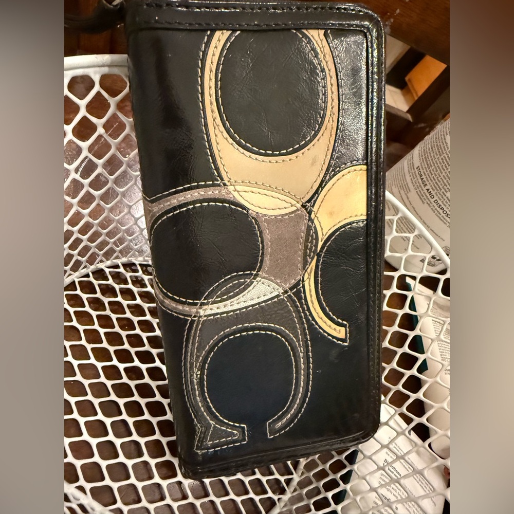 Vintage Coach Black Leather Zip Wallet with Gold-Tone Zipper